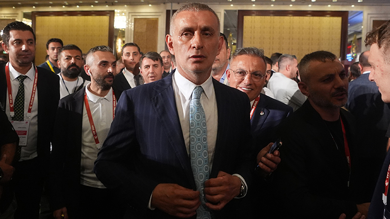 Gençlik ve Spor Bakanı Bak, yeni TFF başkanı Hacıosmanoğlu’nu tebrik etti