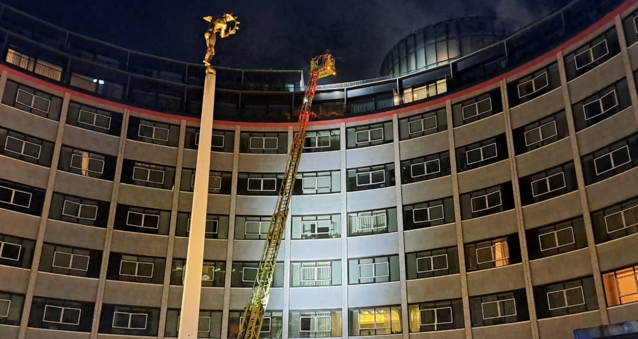 Londra’da eski BBC binasında yangın