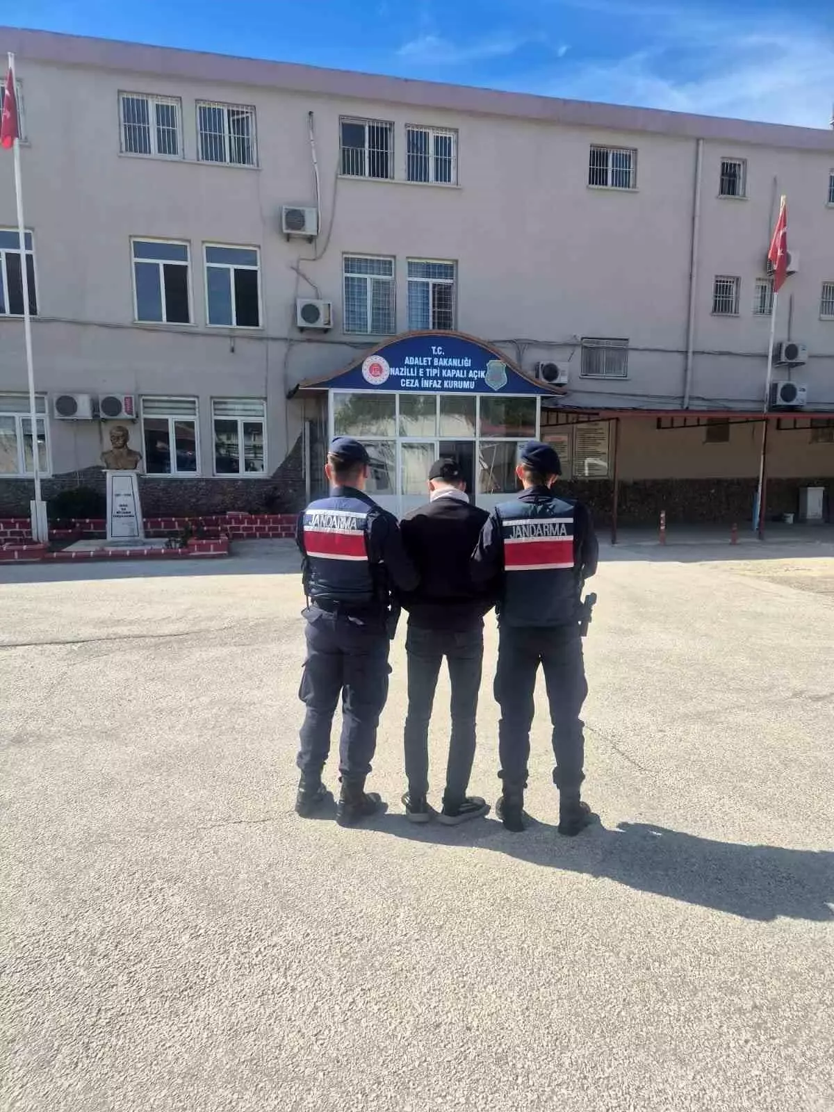 Aranan Hırsız Jandarma Tarafından Yakalandı