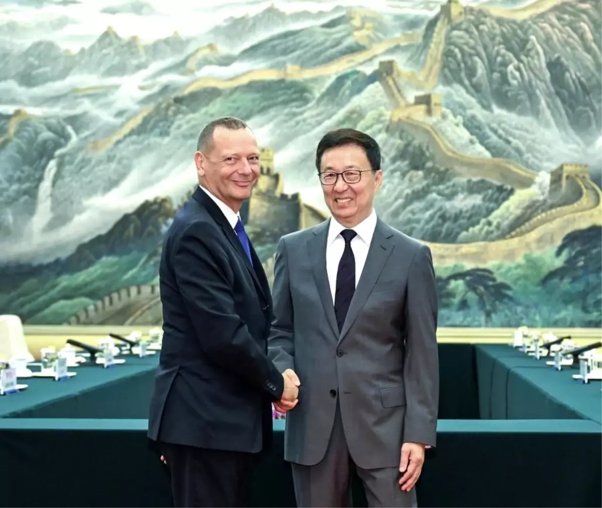 Çin ve Fransa Arasında Diplomatik Görüşme