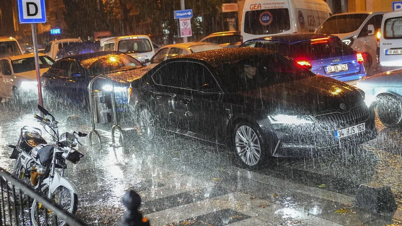 Depremin merkez üssü Sındırgı’da sağanak etkili oldu