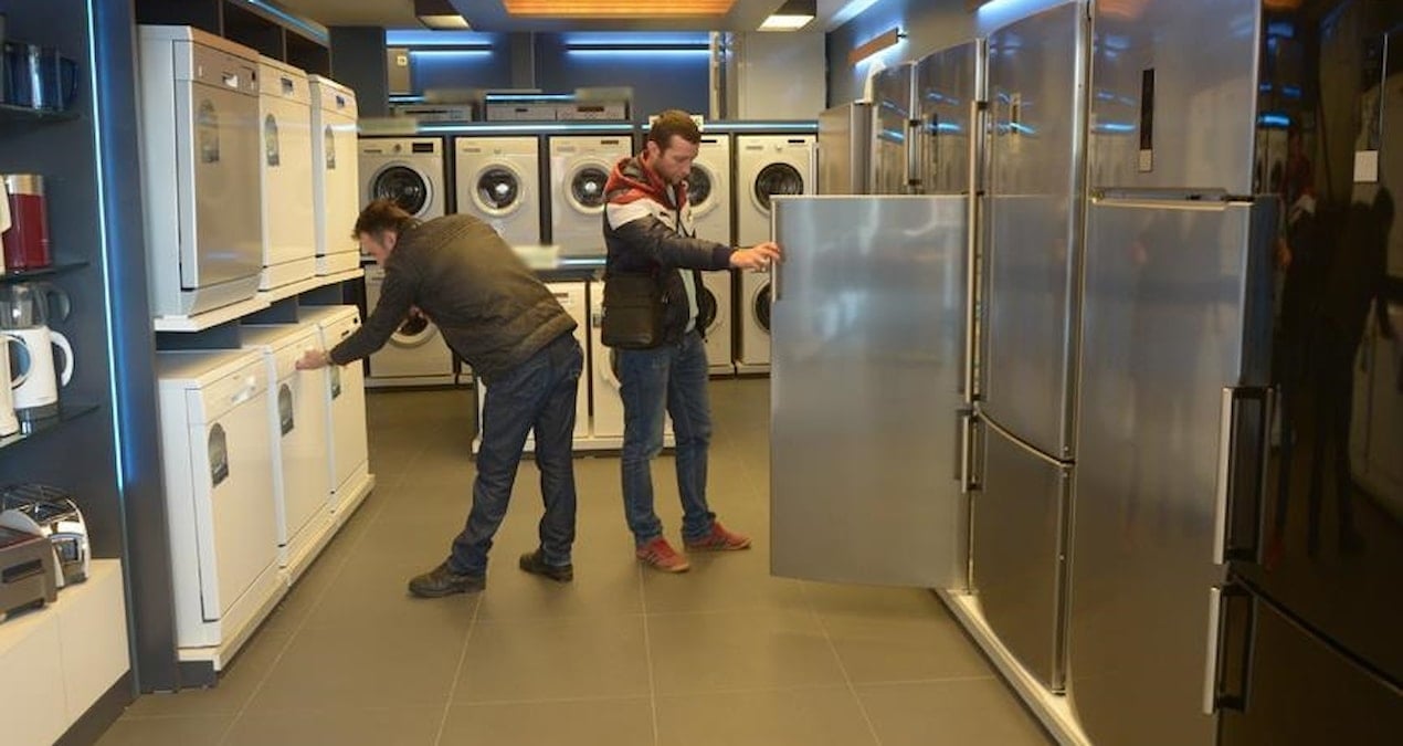 Ünlü beyaz eşya devi 2 fabrikasını kapatıyor: Binlerce kişi işsiz kalacak