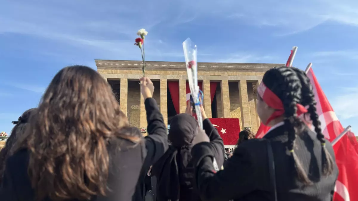 Anıtkabir, Atatürk’ün 87. Yılında Ziyaretçi Akınına Uğradı