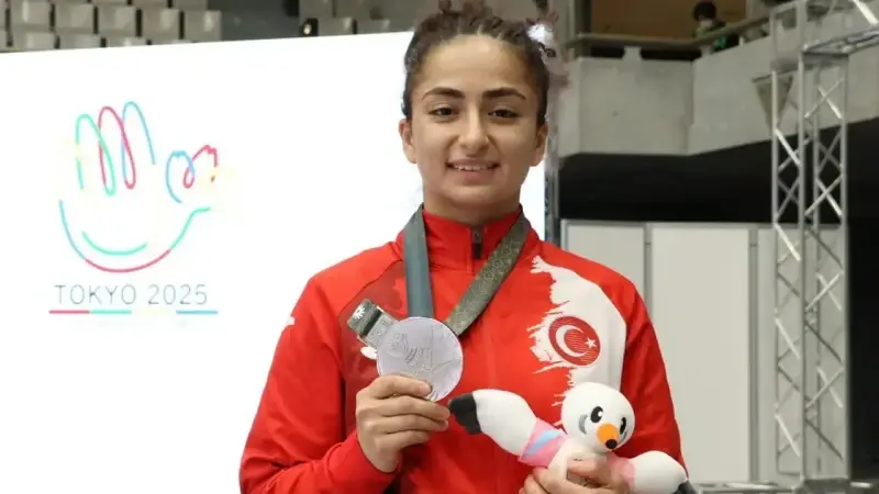 Deaflympics’te ilk madalya Buse Tıraş’tan