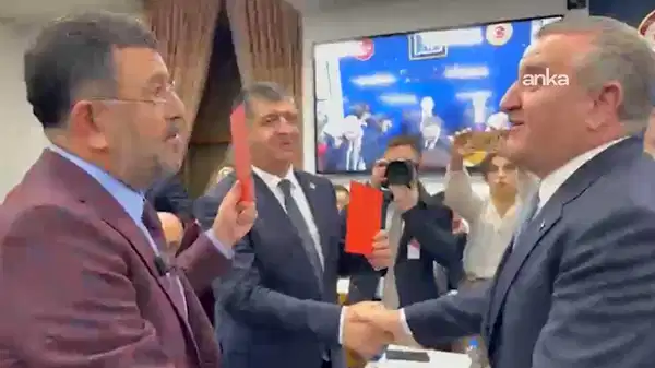 Komisyonda CHP’lilerden ‘kırmızı kartlı’ protesto: Bakan Bak’tan ‘VAR’dan döner’ yanıtı!