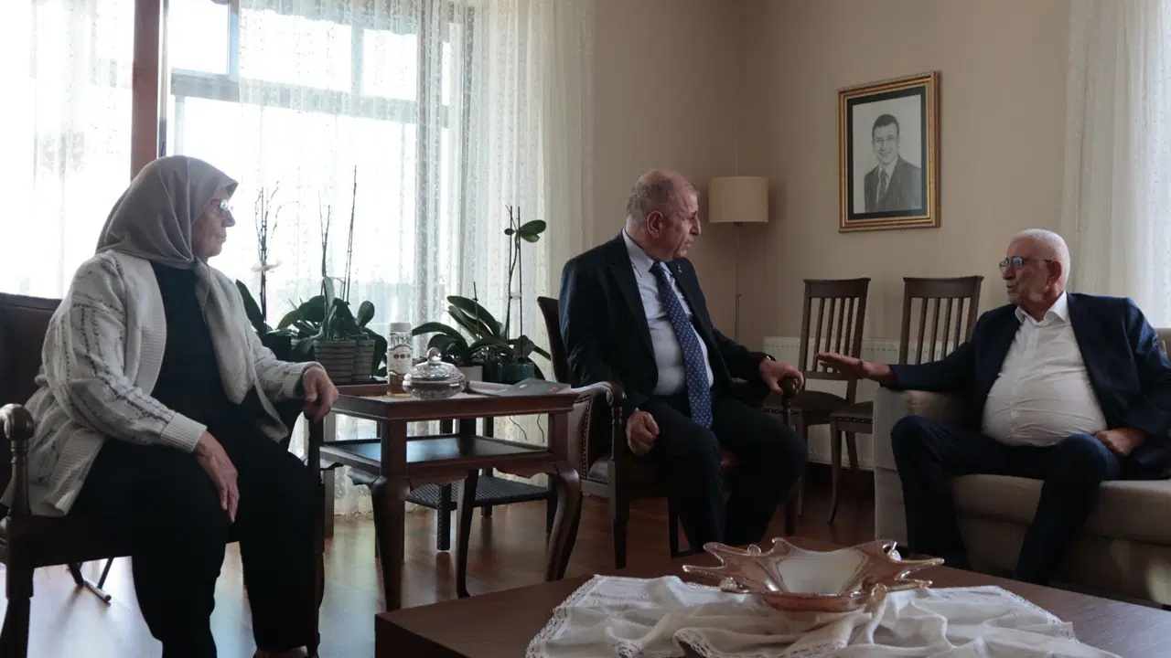 Ümit Özdağ’dan İmamoğlu’nun anne ve babasına ziyaret