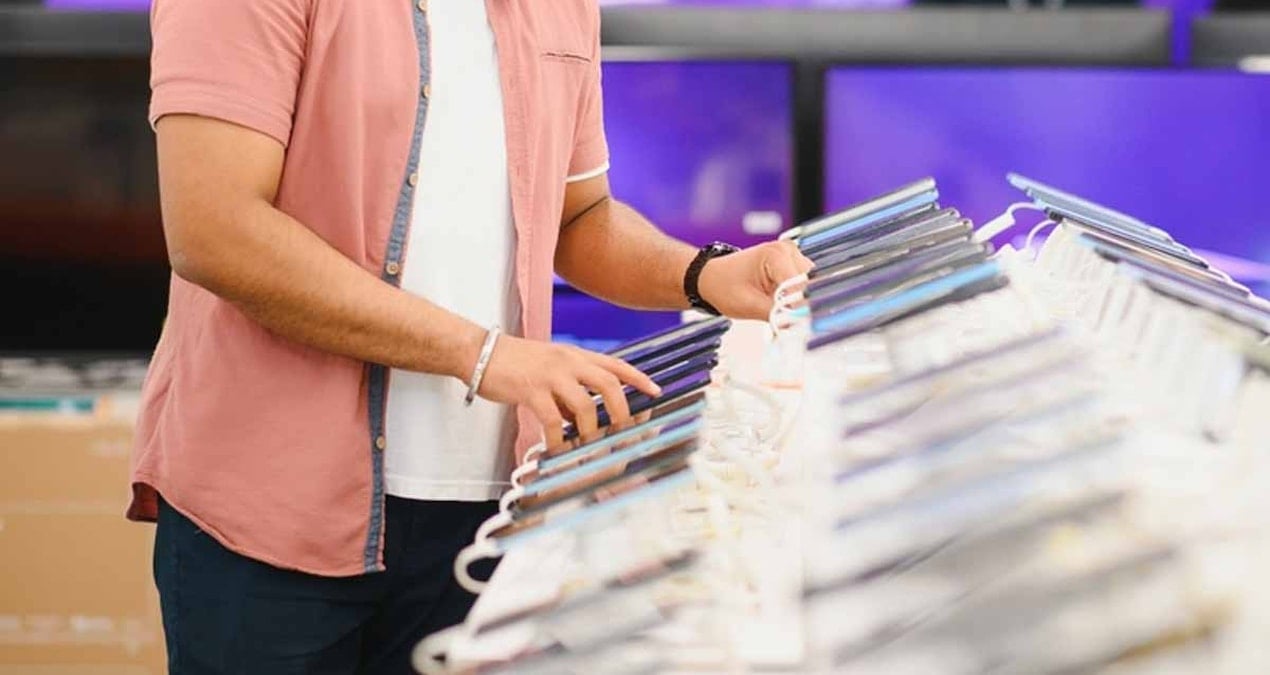 Dünyanın en etkili teknoloji Youtuber’ı ödüllerini verdi! İşte ‘yılın en büyük hayal kırıklığı’ ödülünü alan telefonu