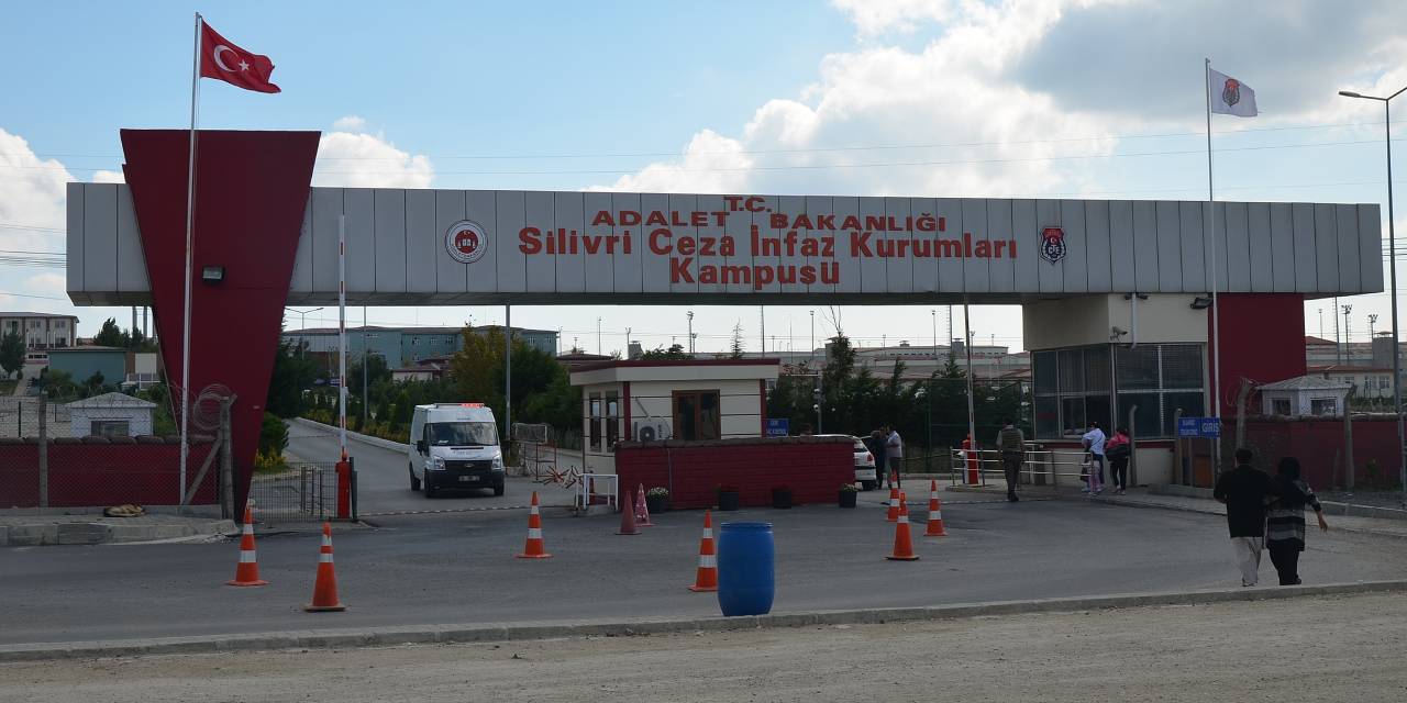 İBB soruşturmasında tahliye edilen 11 kişinin yeniden tutuklanmasına CHP’den tepki!