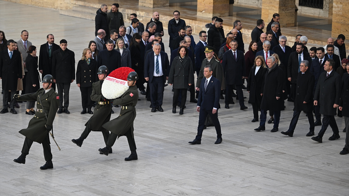 Özgür Özel, Anıtkabir’i ziyaret etti