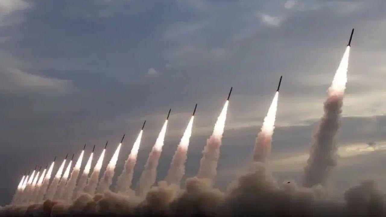 Sarı Deniz’de sıcak gelişme, roketler peş peşe fırlatıldı!