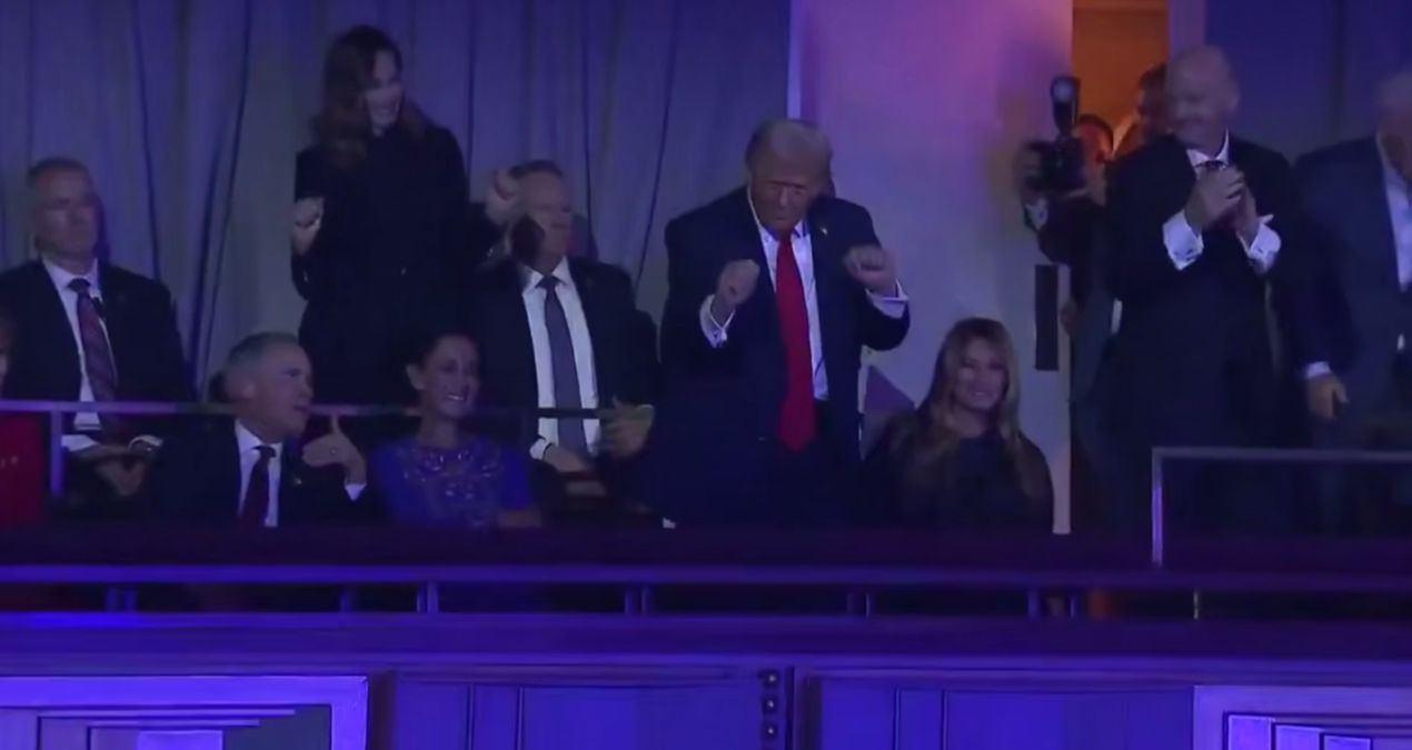 Trump, FIFA çekilişine dansıyla damga vurdu