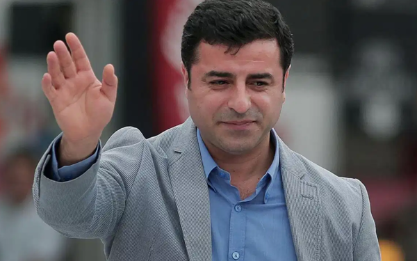 Demirtaş'ın 15 yıl hapis talebiyle yargılandığı davanın duruşması birkaç dakika sürdü