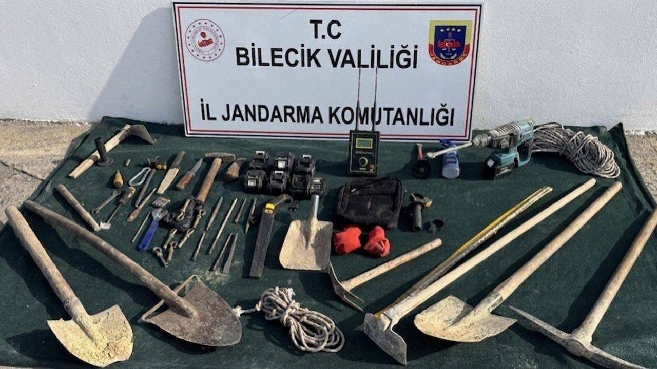 Bilecik’te Kaçak Kazı Yaparken Jandarmaya Yakalandılar