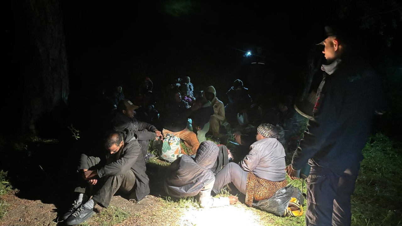 Edremit’te Kaçak Göçmen Operasyonu: 29 Kişi Yakalandı