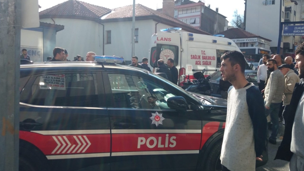 eski-sevgili-kavgasinda-kan-akti-once-darbedildi-sonra-makasla-yaraladi-fsmVmjij