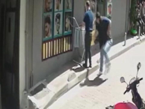 Sac modelini begenmedi berberini gunlerce takip etti sonunda bicakladi HEjLrmnD